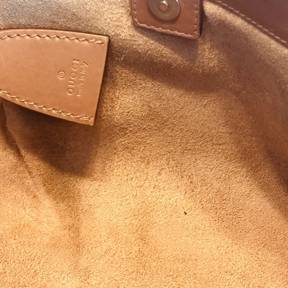 AUTHENTIC GUCCI VINTAGE CARMEL/TAN TOTE BAG W/POUCH-ADDED CHAINS-MADE IN ITALY - Picture 12 of 14